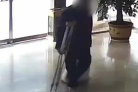 【泪目！#他忘了全世界却仍记得你#】图片