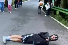 男生嫌下山太累直接滚到半山腰：勇敢的人先享受世界图片