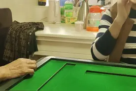 一入麻坛深似海，麻将桌上形形色色奇 异怪状的人都有，见怪不见怪图片