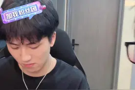   #不知名选手au #烦烦 #个人简介 U子和烦烦，合唱的《个人简介》，超好听，爱了爱了。 视频封面