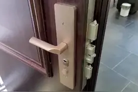 防盗门反锁使用方法#安全门#undefined #装修视频封面