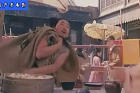 斗鸡比赛主人给鸡灌酒，不料鸡发酒疯，打遍擂台无敌手视频封面