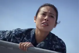 影视：美军潜艇被鲨鱼一口吃掉，怎样才能逃出生天视频封面