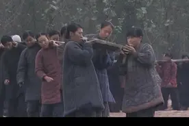 影视：村妇集体下河搭桥，只为八路军战士顺利过桥视频封面