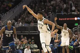 NBA十佳球：字母哥篮下遭狼队悍将遮天血帽；格里芬惨成滑翔劈扣背景板图片
