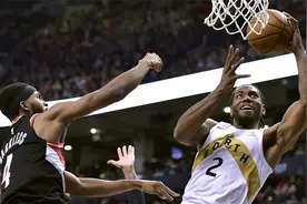 NBA十佳球：字母哥莺歌轮番炸框送暴扣盛宴；小卡中投绝杀+极限滞空2+1图片