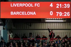 这一夜发生了什么？不死鸟涅槃 万人高歌YNWA 苏醒爆砸电视图片