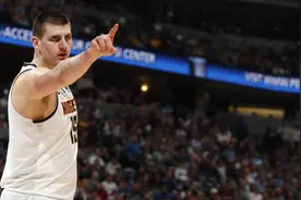 NBA晚报：“话筒哥”约老师发布会开心玩话筒；大帝放狠话准备统治G6图片